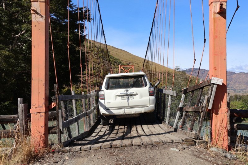 VECINOS Y ALCALDE EXIGEN PRONTA SOLUCIÓN EN PASARELA EL SALTO QUE CONECTA COLONIA SUR EN COCHRANE