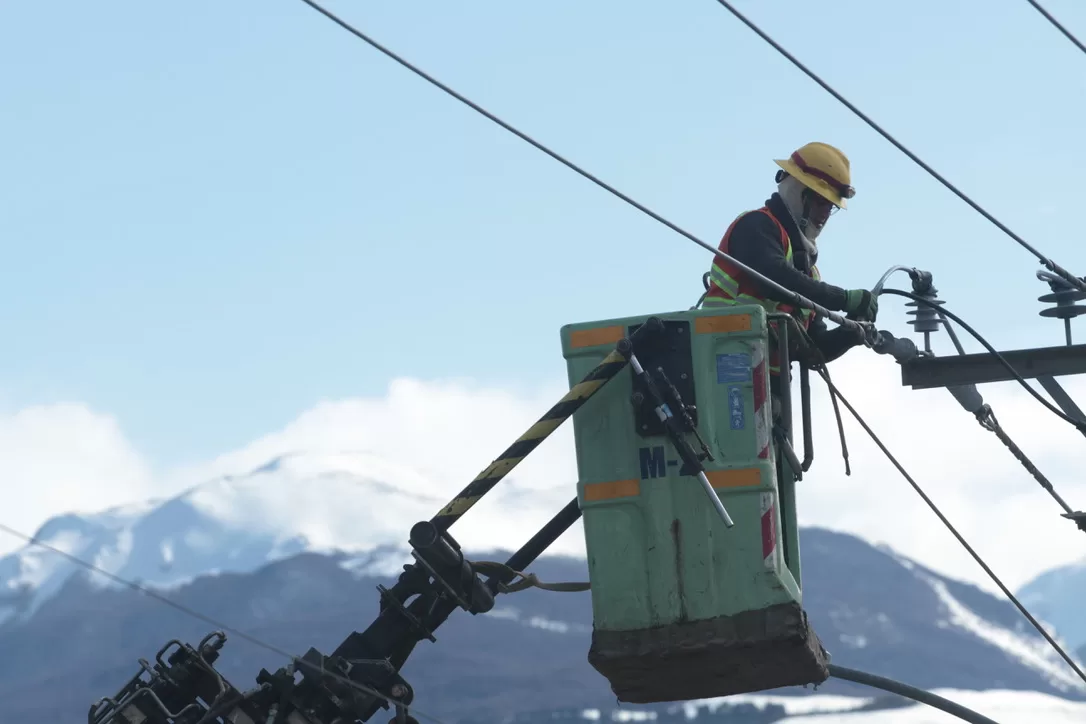 Edelaysen completa de forma rápida la reposición total del servicio eléctrico en Coyhaique, Puerto Aysén e Ibáñez